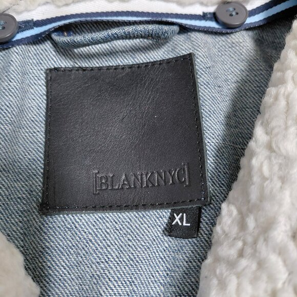 Fleece-Collar Denim Trucker Jacket - Picture 2 of 6